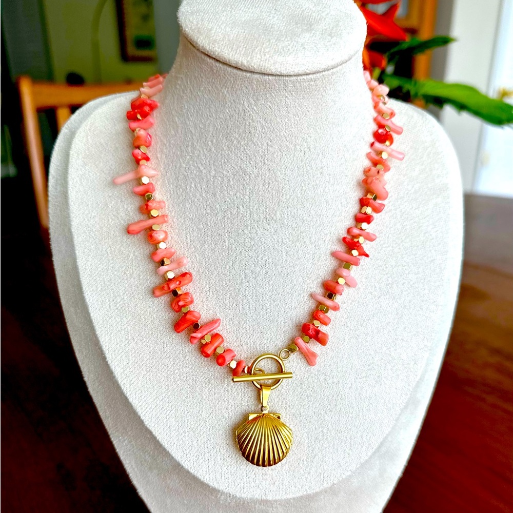 Coral necklace with Shell pendant